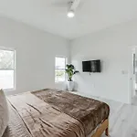 New 2Br 2Ba Modern Botanical Canvas
