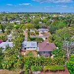 Sunny Naples - Subtropical Oasis Cottage