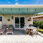 Naples Beach Retreat Bike To Beach! 4 Bed 2 Bath