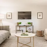 Naples Beach Retreat Bike To Beach! 4 Bed 2 Bath