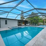 Tropical Naples Hideaway - 1 Mi To Beaches!