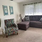 Great Family Home With A New Sparkling Pool,Lovely Lake View, Close To Beach