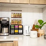 The Boho Bliss - Lakeview Elegance 3Miles Downtown