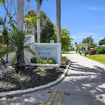 Naples Single Family Pool Home - Kayak The Gordon River & Be Close To The Beach!
