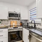 Sweet Vacation Condo In Prime Location
