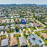 Relax Poolside & Walk Or Bike To The Beach From This Amazing Naples Pool Home!