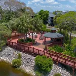 Park Shore Resort - Pool & Bar Close To Beach