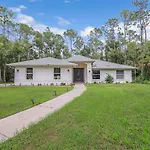 Luxury Family Pool, Jacuzzi, 2 Pickleball Court, Ping Pong Table Very Private Home Sleeps 8