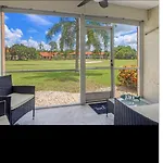 Cozy Condo, Centrally Located In Naples.
