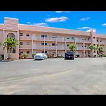 Cozy Condo, Centrally Located In Naples.