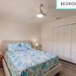 Amazing Naples Beach Home With Hot Tub Jacuzzi, Bbq, Pool Table - 1 Mile To Beach!