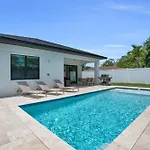 Naples Getaway With Poolside Oasis