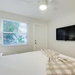 Sleek Coastal Abode 1 Block To Naples Beach!