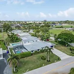 Paradise Pool House For 6