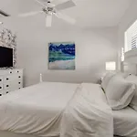 Spacious Luxury Home With Heated Pool And Hot Tub