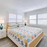 Updated Dtwn Naples Condo Across From Beach!