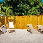 Coastal Farmhouse With Mini Golf, Private Beach &Spa