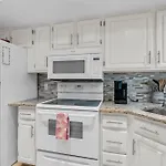 4Th Floor -End Unit - Views