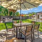 When In Naples!!! Pool Villa-Attached, 3 Miles To The Beach