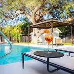 When In Naples!!! Pool Villa-Attached, 3 Miles To The Beach