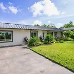 Naples Escape With Furnished Patio And Private Pool!
