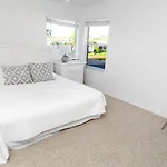 Altaira - Top Location Lake View Pool Spa4 Bed