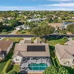 Serene Pool Home In Gated Community-Naples