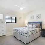 Beachy Haven 3 Bed 2Bath Heated Pool Tiki Bar Sleep 6