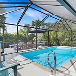 Beachy Haven 3 Bed 2Bath Heated Pool Tiki Bar Sleep 6