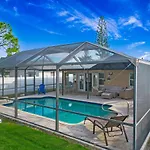 Coastal Flair-Walk To Beach-Heated Pool-Sleeps 8