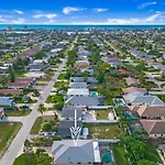 Coastal Flair-Walk To Beach-Heated Pool-Sleeps 8