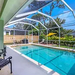 Spacious Beautiful 4 Bed 3 Bath Pool Near Beach