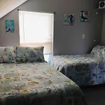 Sea La Vie Cozy Beach Home On 500 Block, Walk To Beach Only Half Mile Away, Sleeps 6
