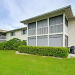 3 Mi To Downtown Naples Country Club Condo!