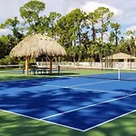 Villa Tropicana Luxury Pool Home. Gated Community