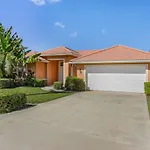 Lakeview Villa Lovely Pool Home In Gated Community