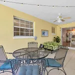 Beautiful Naples Park Cottage -Only 1 Mile To Vanderbilt Beach North