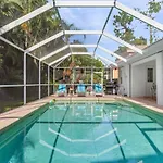 Spacious 3 Bed 3 Bath Pool Home In Naples