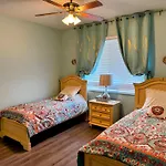 Stunning 2-Bedroom Plus Den Condo In Greenlinks Resort