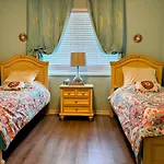 Stunning 2-Bedroom Plus Den Condo In Greenlinks Resort