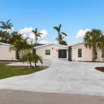 Private Naples Efficiency With Kitchen - Near Beach & Mercato!