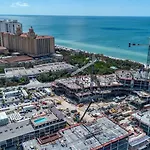 Modern Condo With Pool Steps From Vanderbilt Beach
