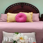 King Flamingo Guest Suite