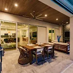 Mimosa Manor 4-4 Luxury Home Near Vanderbilt Beach