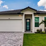 Mimosa Manor 4-4 Luxury Home Near Vanderbilt Beach