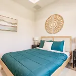 Naples Luxury Orange Blossom Oasis 4-3 Tiki Bar