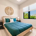 Naples Luxury Orange Blossom Oasis 4-3 Tiki Bar
