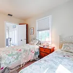 1 Block To Beach - Home With Pool In Old Naples!