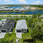 Stunning Escape Near Beach And Pickleball Courts