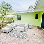 Lake Park Home With Garage - 1 Mile To Beach